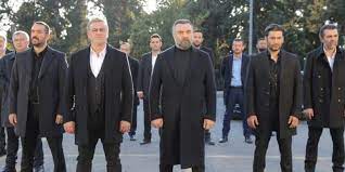 İlgiyle izlenen dizinin son bölümünde hızır, i̇lyas için endişelenirken, i̇lyas ve behzat'ın koğuşları. Yayinda Eskiya Dunyaya Hukumdar Olmaz 175 Bolum Fragmani Izle Son Dakika Magazin Haberleri
