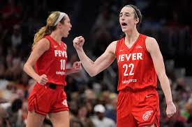 Caitlin Clark's teammate makes 'dirty' play on a rival and Fever bench  thinks it's funny | Marca