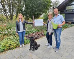 Mit abgabe einer empfehlung bestätigen und akzeptieren sie unsere empfehlungsregeln. Landesweiter Fotowettbewerb Preistrager Aus Emmerich Rettet Den Vorgarten Emmerich Am Rhein