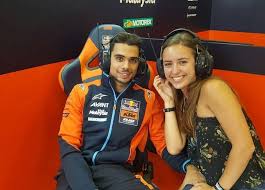 Miguel oliveira já subiu ao altar e deu o nó com a filha da sua madrasta, andreia pimenta, com quem namorou durante largos anos. Namorada De Miguel Oliveira Radiante Com O Triunfo Orgulho Em Ti Meu Amor Fotogalerias Jornal Record