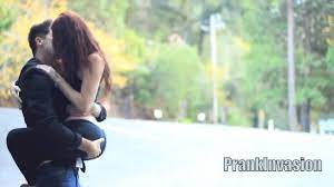 Besos Faciles Kissing Prank Besando Desconocidas Sexis Besando Videos De Chicas Besos