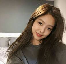 Lisa of blackpink just wore a crown of paper clips in her hair. Images Of Blackpink Jennie Hair Color