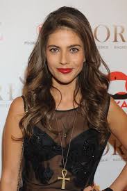 Absolwentka lee strasberg theatre and film institute oraz członkini europejskiej akademii filmowej. Weronika Rosati Weronika Rosati In Arrivals At The Iceman Premiere 2
