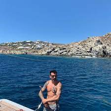 By bebop2015, march 18, 2018 in female fashion models. Pocho Lavezzi De Novio Con La Modelo Top Valentina Ferrer Sus Paradisiacas Fotos En Grecia Ciudad Magazine