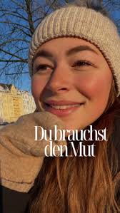 Ich glaube schon lange nicht mehr daran, dass man sich kaputtarbeiten muss,  um „erfolgreich“ zu sein. Schlaf, Pausen, gutes Essen, Bewegung und echte  Verbindung sind keine Schwächen. Sie sind das Fundament. 💫