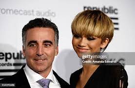 Avery Lipman's Instagram, Twitter & Facebook