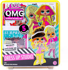 Las hermosas muñecas con los enormes ojos caricaturescos te están esperando para vestirlas y maquillarlas de modo que se vean lo mejor posible. Amazon Com Lol Omg Dress Up Studio Por Horizon Group Usa Decora 4 Munecas Con Mas De 100 Accesorios Kit De Manualidades De Moda Mezcla Y Combina Telas Y Patrones Usa Piedras Preciosas