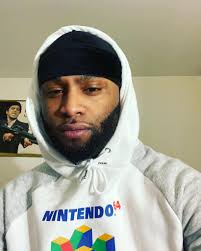 This is ME btw lol Im always sharing stuff and never introduced my NPC head  ass🥴 Now, you can click