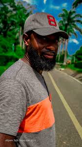 Stay away from people who expect you to prioritize them but don't think  twice about putting you last.