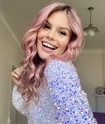 Tess Jackson's Instagram, Twitter & Facebook