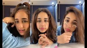 اروى نصر هي سودانية، وشخصية مشهورة على مواقع التواصل الاجتماعى، ظهرت في صورة جميلة ورائعة وهي تشجع المنتج البرازيلي في مونديال روسيا الذي يجرى هذه الأيام. Ø§Ø±ÙˆÙ‰ Ù†Ø§ØµØ± ØªØ³ÙˆÙ„Ù Ù…Ø¹ Ø§Ù„Ù…ØªØ§Ø¨Ø¹ÙŠÙ† ÙˆØªØ¬ÙŠØ¨ Ø¹Ù„Ù‰ Ø§Ø³Ø¦Ù„ØªÙ‡Ù… ØªÙ†Ø²ÙŠÙ„ Ø§Ù„Ù…ÙˆØ³ÙŠÙ‚Ù‰ Mp3 Ù…Ø¬Ø§Ù†Ø§