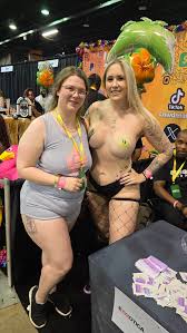 Amber Hotwife on X: Met @subgirl0831 at exxotica! She was a major reason  as to why we got into hotwifing! Hubby was absolutely starstruck and could  not speak. I had her sign