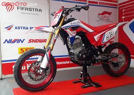 Kawasaki zx130 has 6,911 members. Bukan Cuma Pelek Ubah Motor Trail Jadi Supermoto Wajib Ganti Ini Semua Halaman Gridoto Com