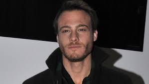 Kerem bursin official twitter page / kerem bürsin resmi twitter hesabıdır. Kerem Bursin In Aci Gunu Magazin Haberleri