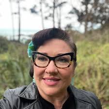 I posted Luke Hawkins buck a couple days ago. It had another bucks antlers  stuck in with his bucks antlers. He got his buck mounted and sent these  pictures! That looks incredible!