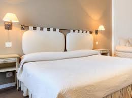 Tete De Lit Les Idees A Piquer Aux Hotels Elle Decoration Tete De Lit Coussin Tete De Lit En Tissu Idee Tete De Lit