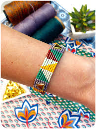 Bracelet Motifs Triangles En Micromacrame Et Perles Miyuki Etsy Miyuki Micro Macrame Beaded Bracelets