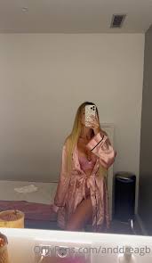 Watch online Andrea Gasca aka anddreagb OnlyFans - Van a hacerme un  masajito on X-video