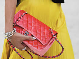 Na moda, existem 4 formas mais comuns de harmonizar roupas coloridas. Combinacao De Cores De Roupas Guia Definitivo Para Nao Errar Nos Looks