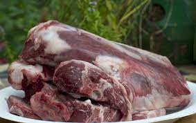 Setelah itu pergunakan daging kambing untuk memasak sesuai dengan resep. 10 Cara Memasak Daging Kambing Agar Empuk