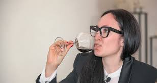 Intervista a Silvia Angelozzi, vincitrice del premio Miglior Enotecario  d'Italia 2023