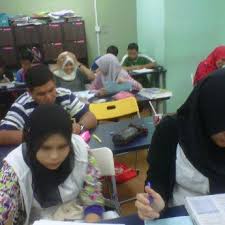 Katanya sijil adalah peringkat kebangsaan, tp apabila saya tunjukkan sijil kepada pihak sekolah, pihak sekolah tidak menerimanya kerana katanya sijil yg dianjurkan daripada pusat tuition. Pusat Tuisyen Idea Unggul Bandar Baru Bangi Selangor