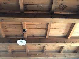 Ma da diverso tempo appaiono in abitazioni connotate da gusti completamente diversi, compresi quello industriale e lo shabby chic. Soffitti In Legno Foto Di Villa Pascolo Country House Costacciaro Tripadvisor