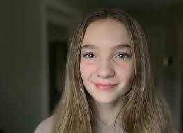 Lauren Lutz's Instagram, Twitter & Facebook