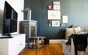 Wohnzimmer gestalten grau wohnzimmer ausrichtung wohnzimmer nord ost ausrichtung wohnideen grau. Lauschiges Platzchen Im Wohnzimmer Ofen Holzboden Einrichtung Inneneinrichtung Haus Deko Wohnung