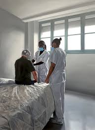 A lhôpital, Arnaud Adami dépeint le visage des invisibles