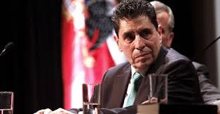 En defensa de rojas, el ministro secretario general de la presidencia, gonzalo blumel, aseguró que el escritor ya despejó. El Ministro Mauricio Rojas Y Cuando Las Palabras Condenan