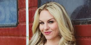 Hannah Anders Releases a New PowerHouse Hit 'While I Still Got Time'