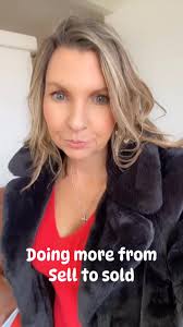 Instagram 用户 Charla Gonzales Realtor