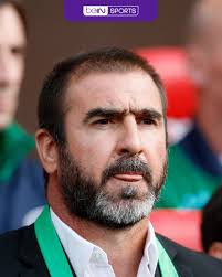 大帝簡東拿怒轟拉傑夫摧毀曼聯！自薦幫手重建遭無視！】 曼聯傳奇球星簡東拿日前現身於曼市聯球隊活動。該球隊是由不滿格拉沙家族收購曼聯的球迷在2005  年創立的。並在活動上公開批評現任曼聯新班主拉傑夫正在一步一步摧毀曼聯。 簡東拿認為拉傑夫為了減輕營運成本，分别裁員