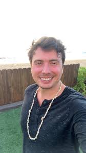 1 gorilla vs 100 men? How about me vs 100 latinas!