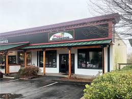 Please inquire at the store soup of the day assorted quiche salads. 796 Aquidneck Avenue Unit C Middletown Ri 02842 Mls 1242541 Lila Delman