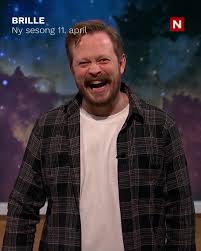 Tv guide brukes i sofaen foran tven. Tvnorge Brille Ny Sesong 11 April Facebook
