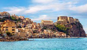 Mit nur knapp 5.000 einwohnern geht es in scilla sehr beschaulich zu. Scilla Kalabrien Italien De