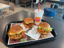 Denn neben einem monatlich wechselnden spielzeug gibt es jetzt alternativ auch immer ein spannendes buch, mit dem mcdonald's zusätzlich auch noch gutes tut. Geld Verdienen Mit Lgbtqi Stolz