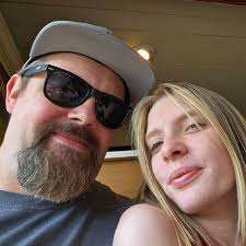 Tough day for Wendy up here in Tilton. Wendys ថ្ម) WE'RE RE HIRING Wendy's  8.8C นตา tnn AyOU icoor COOT SYOU MISFORTUNE AWAITS YOU 田色出 円 EAB ዩራኒቨል