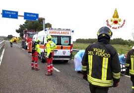 Lo spaventoso incidente intorno alle 4.30 di notte sulla statale 387, a pochi chilometri dal capoluogo. Autospurgo Fuori Strada 37enne Grave E Statale 130 Chiusa Temporaneamente Sardegna Ansa It