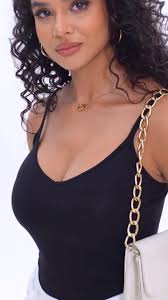 BQTQ 5 Pezzi Camisole Donna Scollo a V Spaghetti Strap Camisole Slim Fitted  Top Camisole di Base per Le Donne, S(Nero) : Amazon.it: Moda