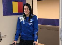 Cristina neagu a primit duminica, inainte de inceputul finalei campionatului mondial de handbal masculin, trofeul acordat celei mai bune handbaliste a anului 2010. Cristina Neagu Apel CÄƒtre Fani Inaintea News Ro
