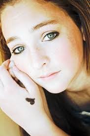 Hilary Peters's Instagram, Twitter & Facebook