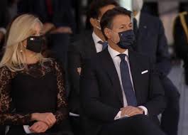 Giuseppe conte lascia palazzo chigi con la compagna olivia paladino. I Cognati Di Conte In Cassa Integrazione Ma Hanno Delle Quote Azionarie