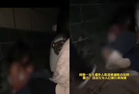 河南新乡一女生被逼脱衣服拍照网民愤慨| 霸凌事件| 施暴者| 大纪元