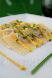 Ravioli Au Prosciutto Et Figues Sechees Au Porto Sauce Au Foie Gras La Casserole Carree Ravioli Sauce Au Foie Gras Figues