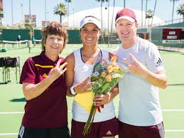 In our humble opinion, this is the face mask you need if you're a tennis player! Desirae Krawczyk Desiraekrawczyk Twitter