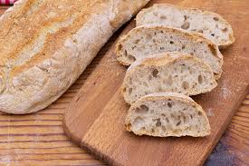 Il pane di segale ha un colore scuro, è ricco di fibre e povero di carboidrati, ha tante vitamine e sali minerali e per questo è molto consigliato in sostituzione del pane bianco. Pane Di Segale Integrale E Farina 1 Quella Lucina Nella Cucina