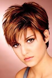 Kurze Haare Mit Mittelscheitel So Tragst Du Den Trend Stylish Desired De Short Hair Styles For Round Faces Haircut For Thick Hair Short Hair Styles